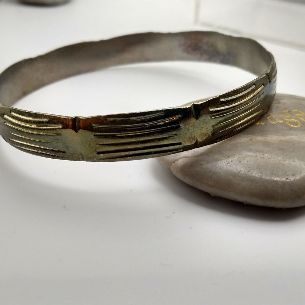 Hammered gold toned brutalist wear bracelet bangle‎ B0924